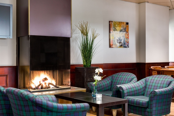 Imagen de los interiores del Hotel NH Best. Foto 14