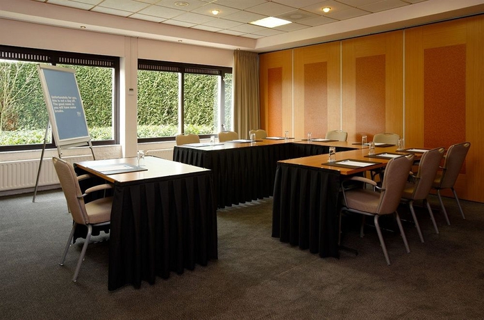 Imagen de los interiores del Hotel NH Best. Foto 16