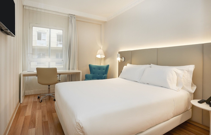 Imagen de la habitación del Hotel NH Bilbao Deusto. Foto 10