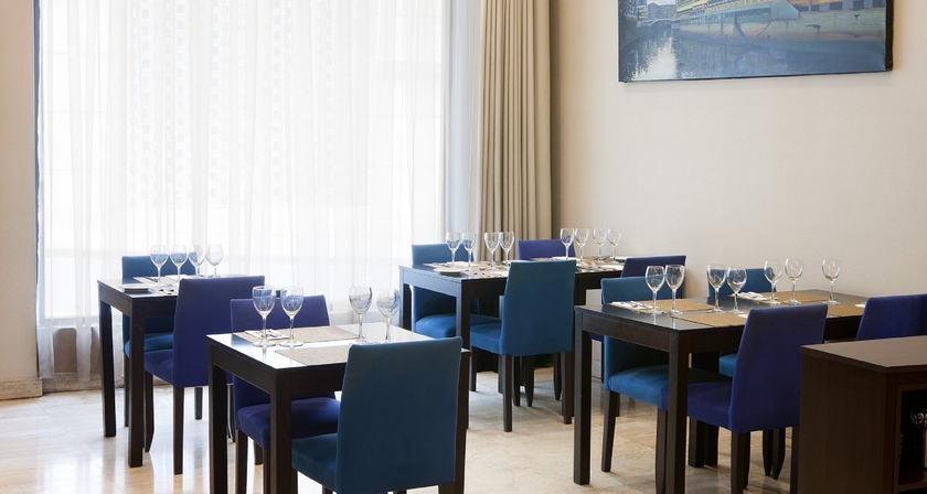 Imagen del bar/restaurante del Hotel NH Bilbao Deusto. Foto 5