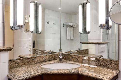 Imagen de la habitación del Hotel NH Brugge. Foto 10