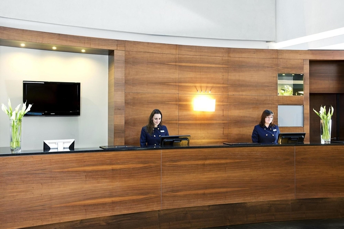 Imagen de los interiores del Hotel NH Budapest City. Foto 12