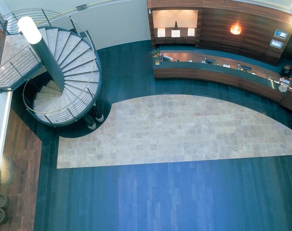 Imagen de los interiores del Hotel NH Budapest City. Foto 13