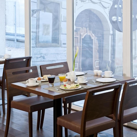 Imagen del bar/restaurante del Hotel NH Budapest City. Foto 6