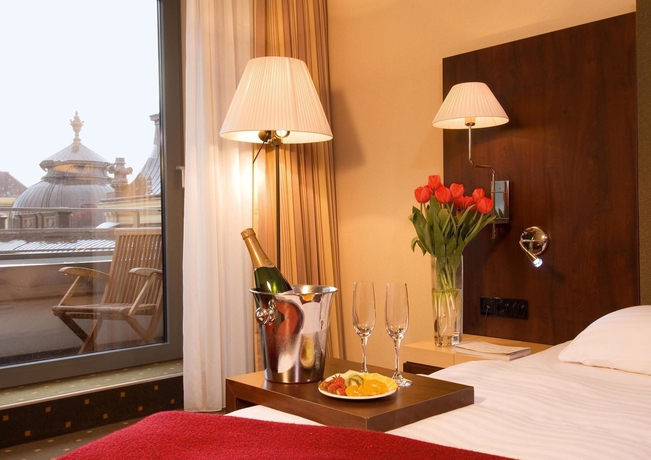 Imagen de la habitación del Hotel NH Budapest City. Foto 9