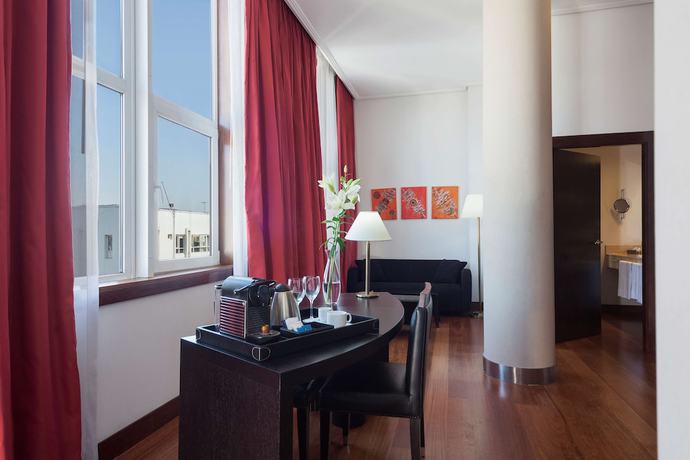 Imagen de la habitación del Hotel NH Buenos Aires City. Foto 16