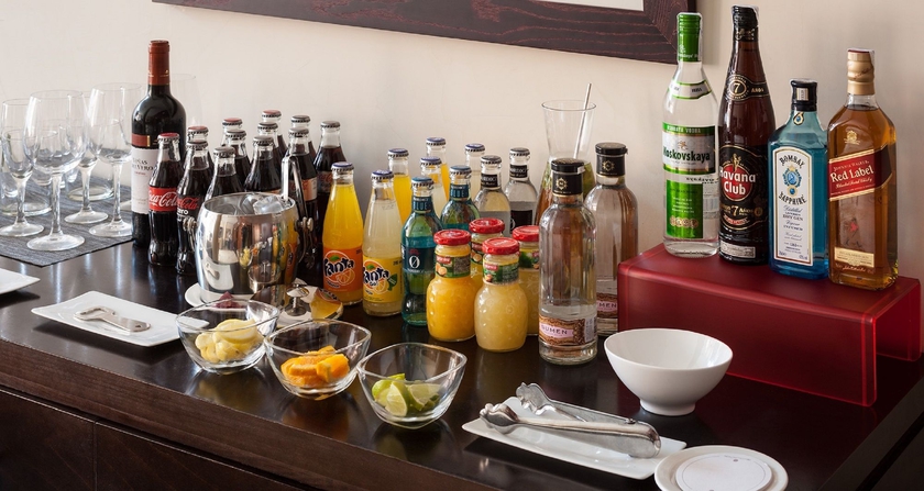 Imagen del bar/restaurante del Hotel NH COLLECTION PALACIO DE ARANJUEZ. Foto 4