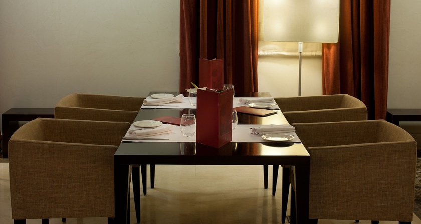 Imagen del bar/restaurante del Hotel NH COLLECTION PALACIO DE ARANJUEZ. Foto 5