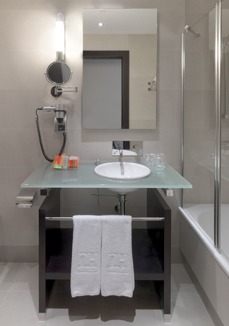 Imagen de la habitación del Hotel NH Campo de Gibraltar. Foto 9