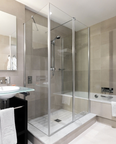 Imagen de la habitación del Hotel NH Campo de Gibraltar. Foto 10