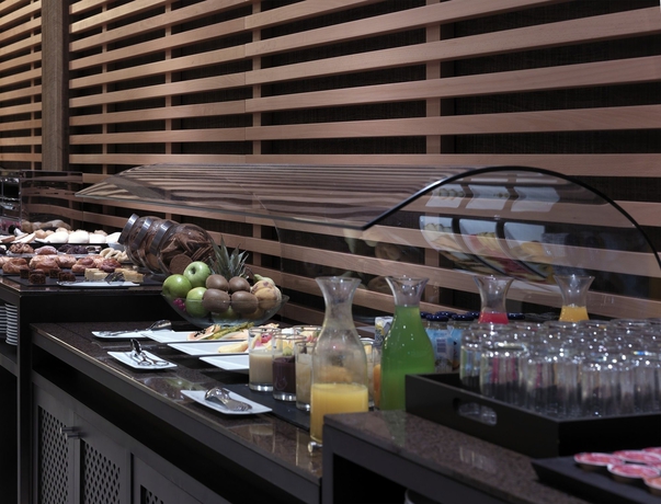 Imagen del bar/restaurante del Hotel NH Campo de Gibraltar. Foto 4