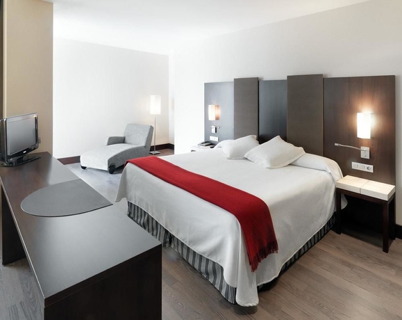 Imagen de la habitación del Hotel NH Campo de Gibraltar. Foto 13