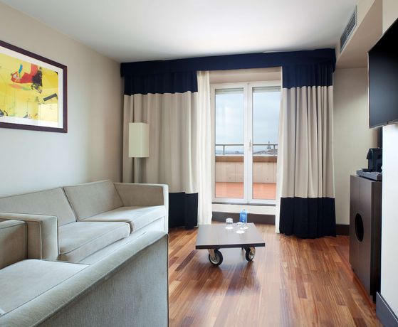 Imagen de la habitación del Hotel NH Canciller Ayala Vitoria. Foto 5