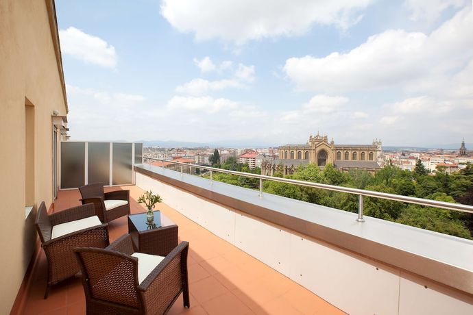 Imagen de la habitación del Hotel NH Canciller Ayala Vitoria. Foto 6