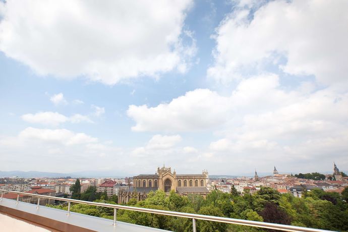 Imagen de la habitación del Hotel NH Canciller Ayala Vitoria. Foto 7