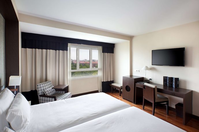 Imagen de la habitación del Hotel NH Canciller Ayala Vitoria. Foto 11