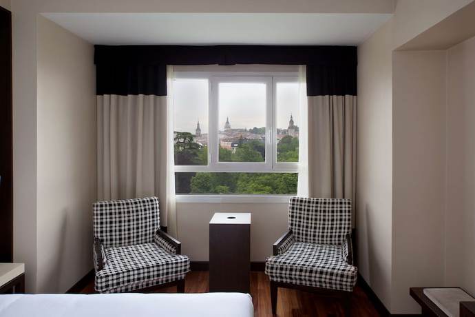 Imagen de la habitación del Hotel NH Canciller Ayala Vitoria. Foto 12