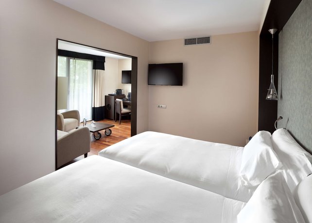 Imagen de la habitación del Hotel NH Canciller Ayala Vitoria. Foto 14