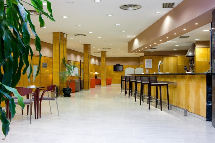 Imagen del bar/restaurante del Hotel NH Ciudad Real. Foto 2