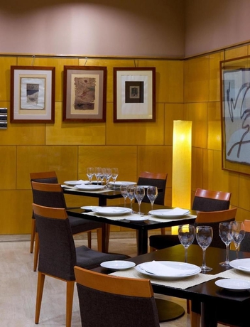 Imagen del bar/restaurante del Hotel NH Ciudad Real. Foto 3