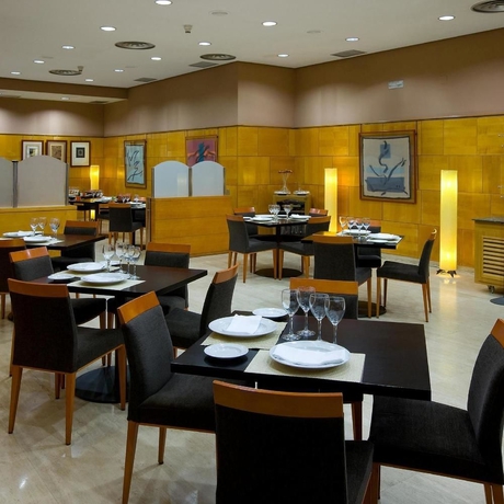 Imagen del bar/restaurante del Hotel NH Ciudad Real. Foto 4