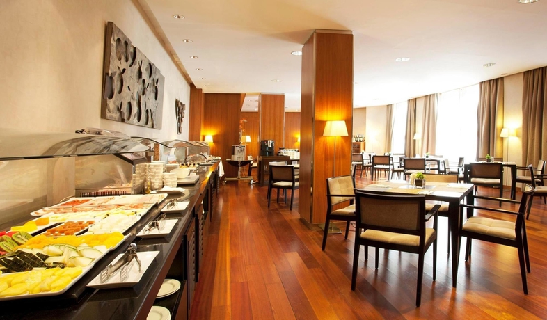 Imagen del bar/restaurante del Hotel NH Ciudad de Almeria. Foto 2