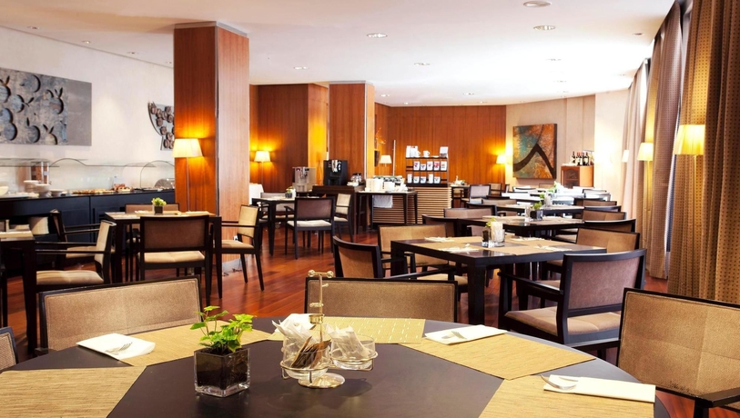 Imagen del bar/restaurante del Hotel NH Ciudad de Almeria. Foto 3