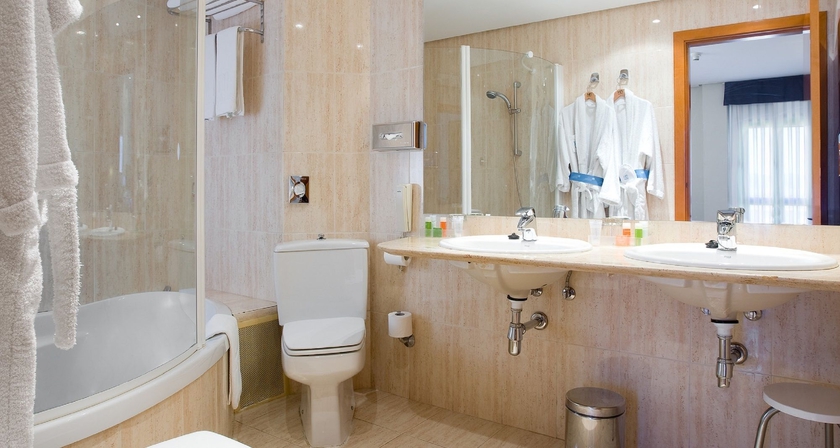 Imagen de la habitación del Hotel NH Ciudad de Cuenca. Foto 9