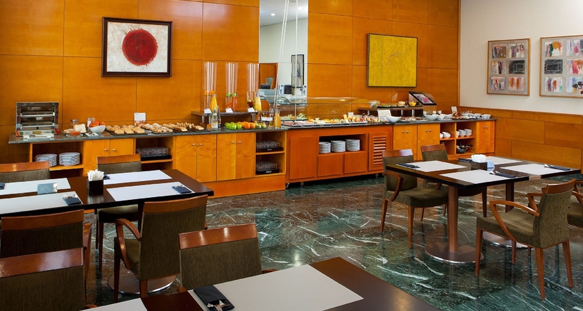 Imagen del bar/restaurante del Hotel NH Ciudad de Cuenca. Foto 2