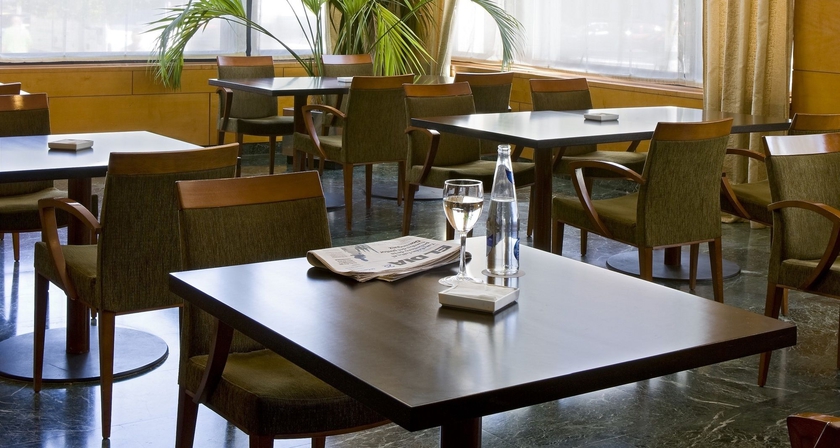 Imagen del bar/restaurante del Hotel NH Ciudad de Cuenca. Foto 7