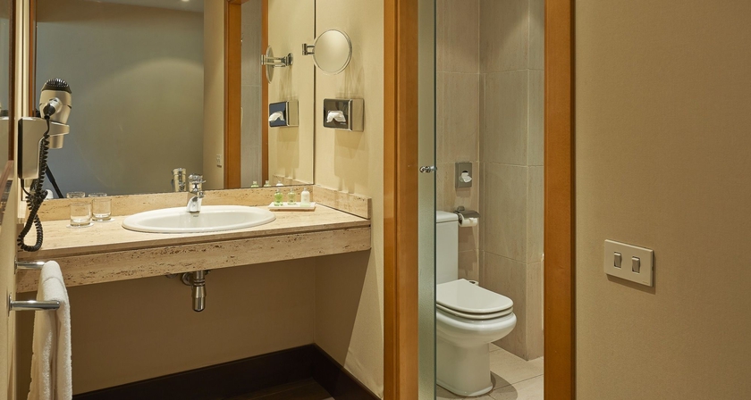 Imagen de la habitación del Hotel NH Ciutat de Reus. Foto 9