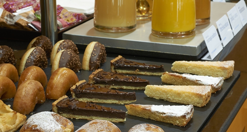 Imagen del bar/restaurante del Hotel NH Ciutat de Reus. Foto 3