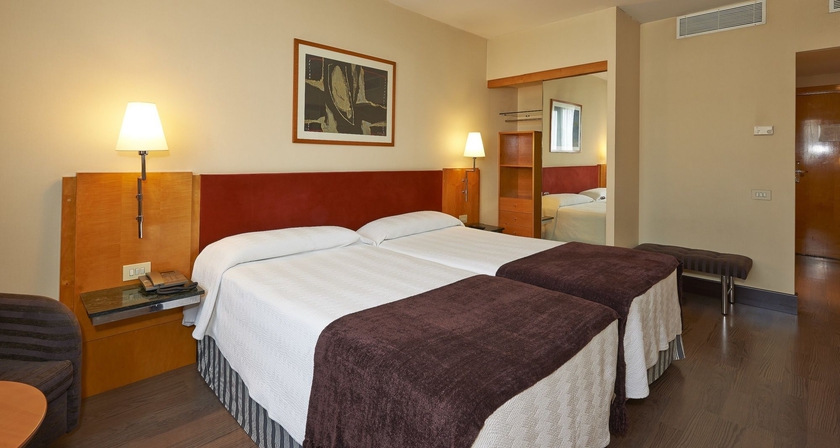 Imagen de la habitación del Hotel NH Ciutat de Reus. Foto 10