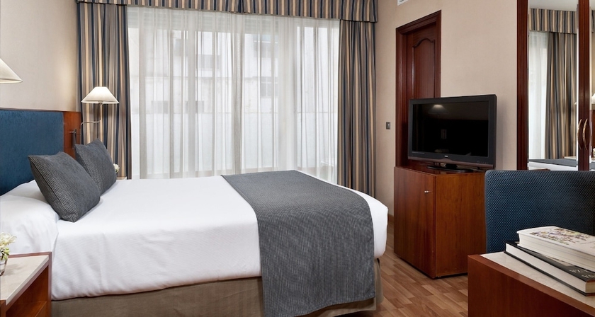 Imagen de la habitación del Hotel NH Córdoba Califa. Foto 3