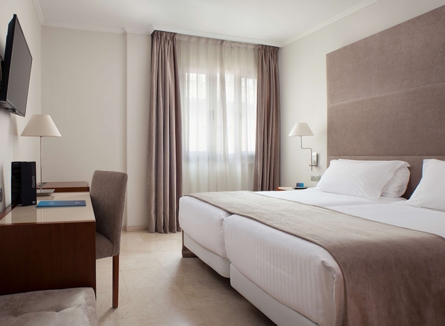 Imagen de la habitación del Hotel NH Córdoba Califa. Foto 7