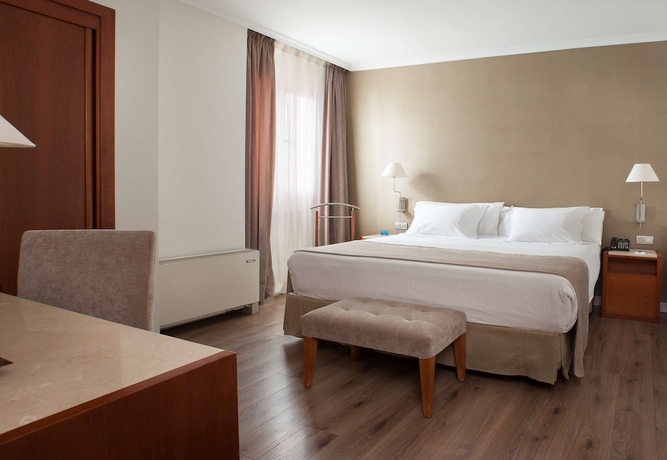 Imagen de la habitación del Hotel NH Córdoba Califa. Foto 9