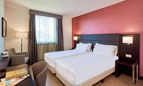 Imagen de la habitación del Hotel NH Coimbra Dona Inês. Foto 10