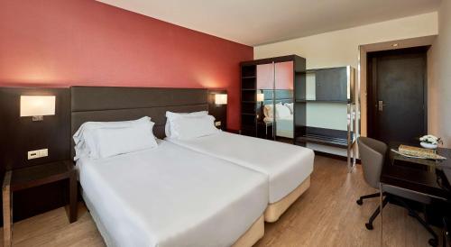Imagen de la habitación del Hotel NH Coimbra Dona Inês. Foto 20