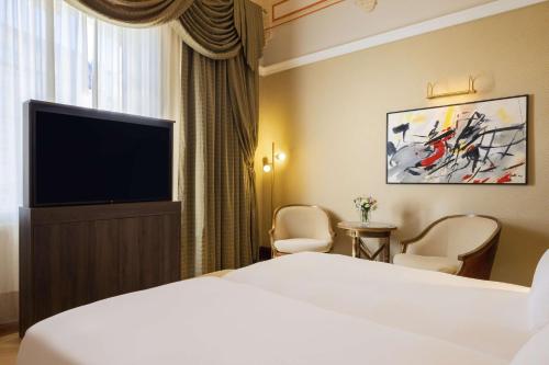 Imagen de la habitación del Hotel NH Collection Carlo IV. Foto 13