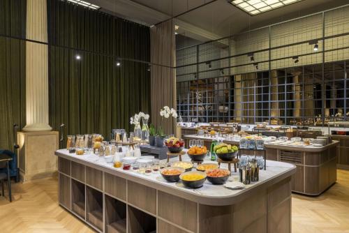 Imagen general del Hotel NH Collection Carlo IV. Foto 6