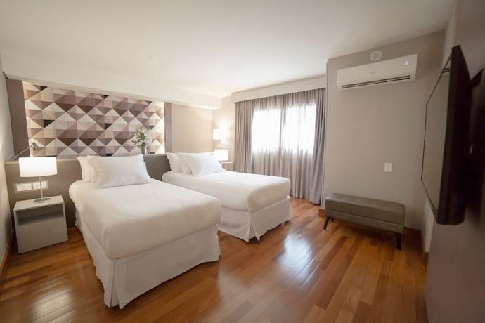 Imagen de la habitación del Hotel NH Collection Curitiba. Foto 11