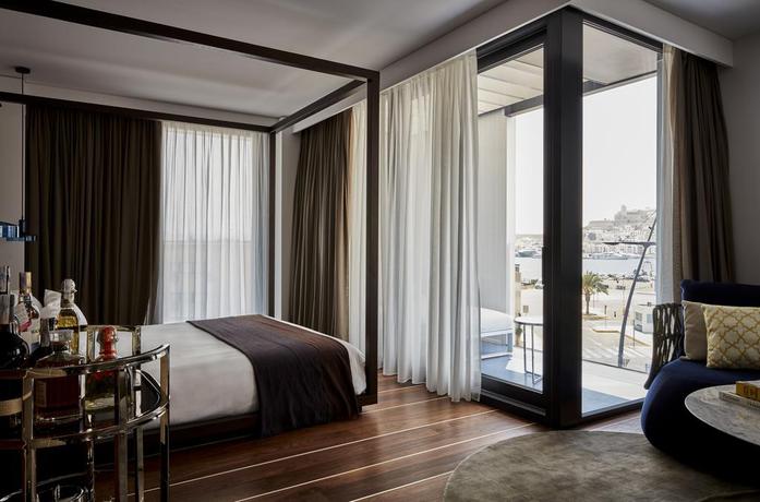 Imagen de la habitación del Hotel NH Collection Ibiza. Foto 9