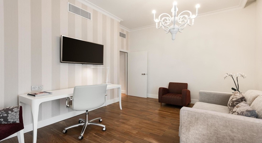 Imagen de los exteriores del Hotel NH Collection Madrid Abascal. Foto 11