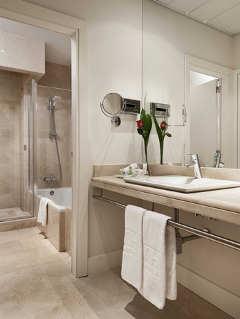 Imagen de la habitación del Hotel NH Collection Madrid Abascal. Foto 7