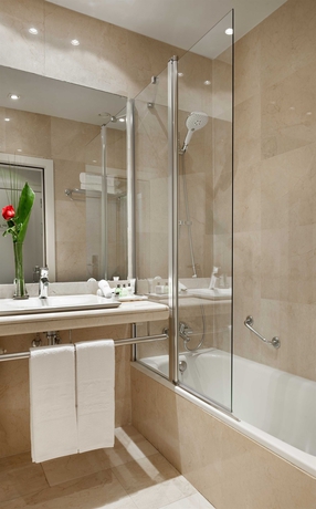 Imagen de la habitación del Hotel NH Collection Madrid Abascal. Foto 8