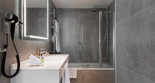 Imagen de la habitación del Hotel NH Collection Madrid Colón. Foto 3