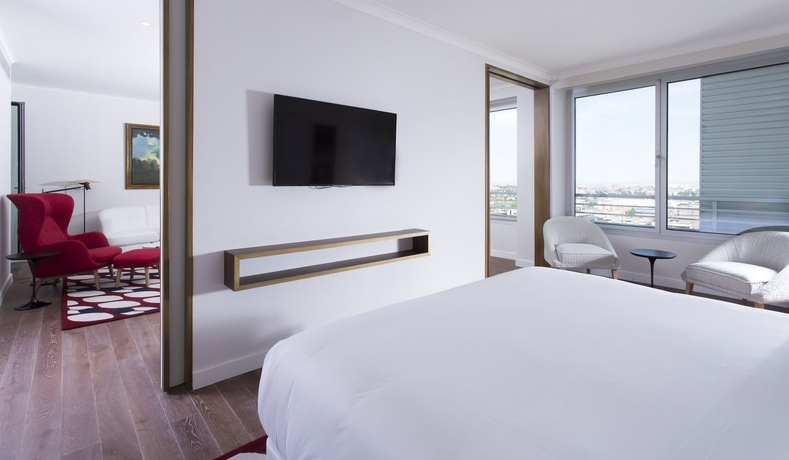 Imagen de la habitación del Hotel NH Collection Madrid Eurobuilding. Foto 4