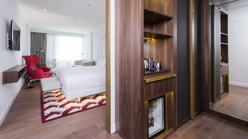 Imagen de la habitación del Hotel NH Collection Madrid Eurobuilding. Foto 7