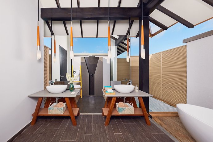 Imagen de la habitación del Hotel NH Collection Maldives Havodda Resort. Foto 18