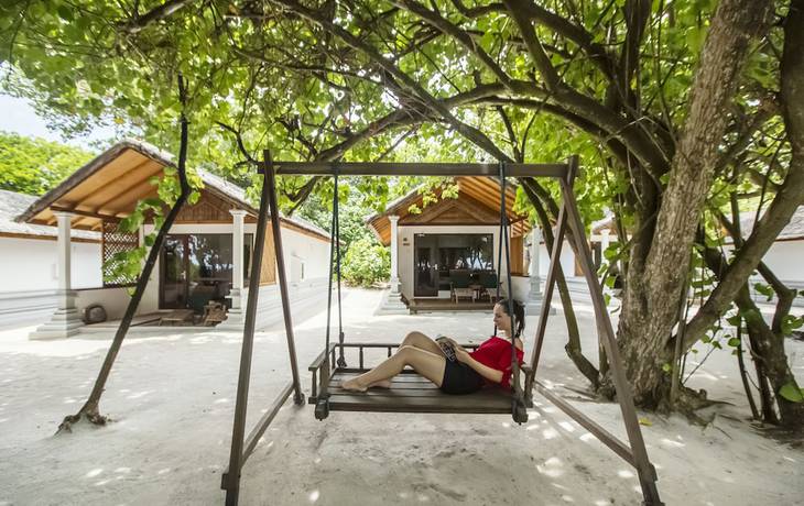 Imagen de la habitación del Hotel NH Collection Maldives Reethi Resort. Foto 10